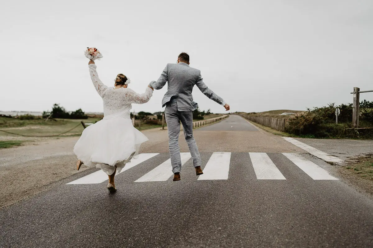 Cérémonie laïque avec vue mer à Pornic – Reportage photo mariage Atlantique.