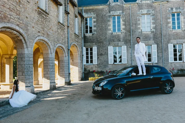Détails de décoration florale et cocktail en extérieur dans le vignoble.