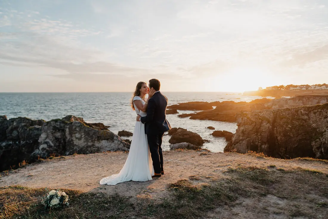 Mariage à la Mairie de Nantes - Sortie de cérémonie sous les confettis.