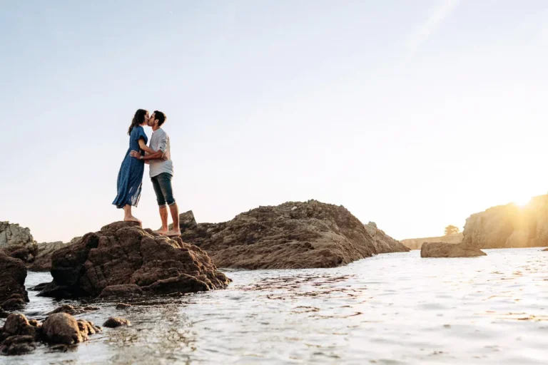 Portrait de mariage avec vue sur les cabanes de pêcheurs - Esprit marin.