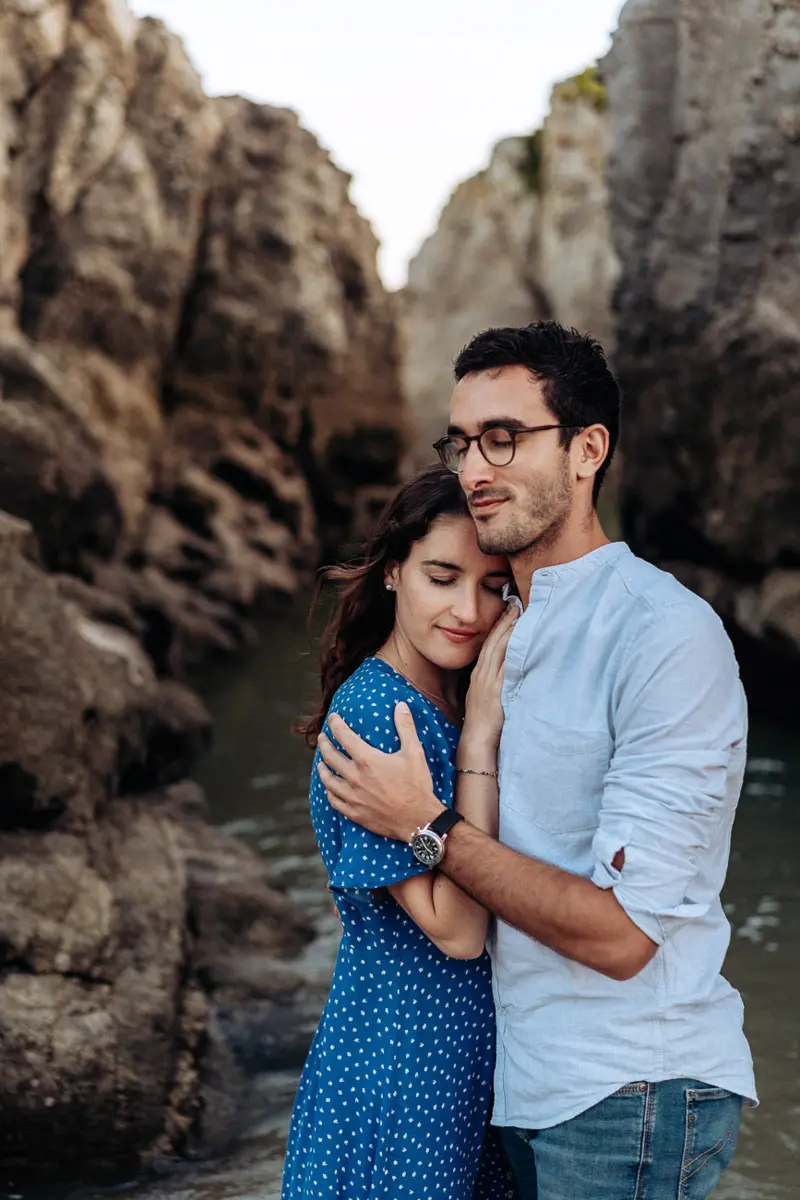 Séance couple à la plage de Monsieur Hulot – Photographe mariage Saint-Nazaire.