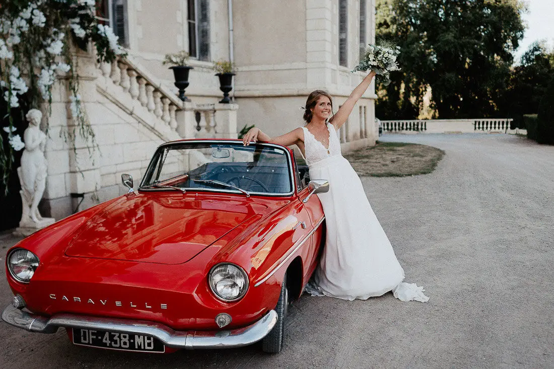 Séance couple moderne sur l'Île de Nantes - Photographe mariage urbain.