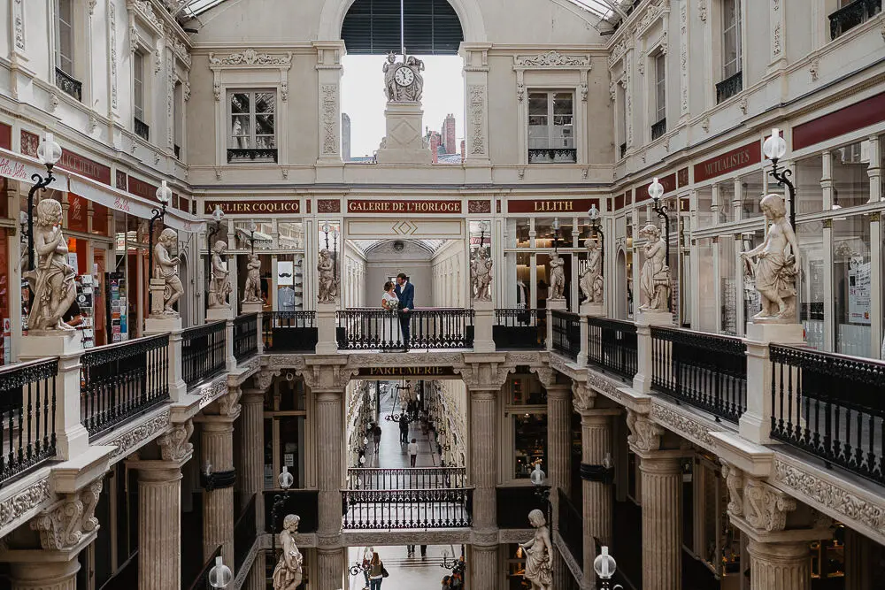 Mariage au Passage Pommeraye à Nantes – Séance couple dans un décor historique nantais.