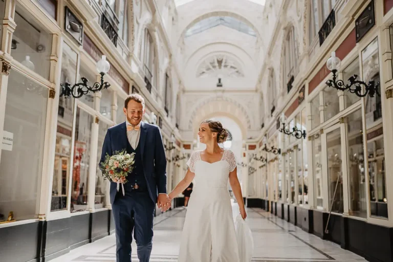 Séance photo dynamique dans les rues piétonnes de Nantes - Style photojournalisme.