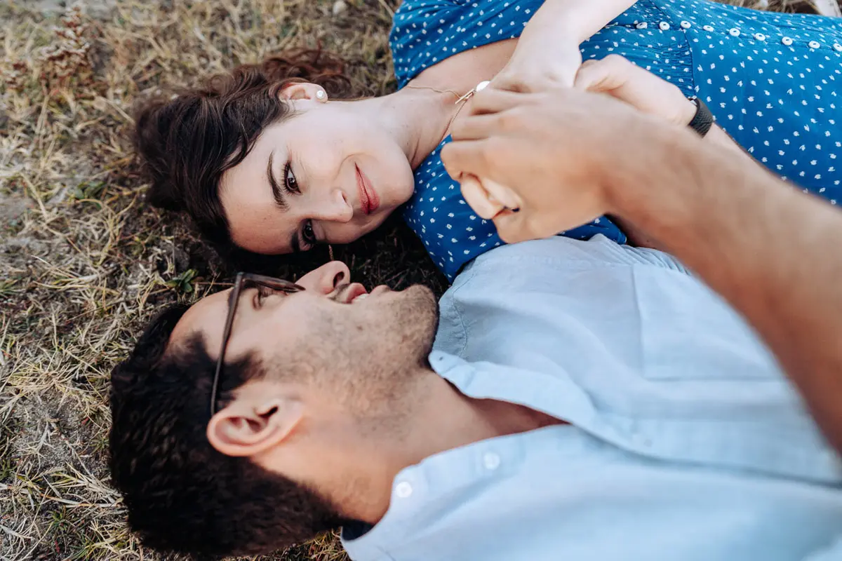 Séance photo mariage à Guérande – Couple dans le décor unique des marais salants.